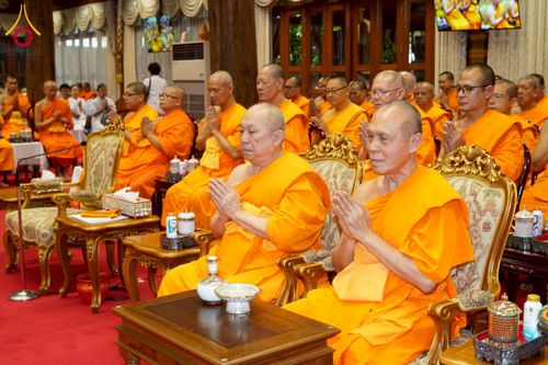 ภาพ No.270792:วันที่ 18 พฤศจิกายน พ.ศ. 2568 วัดพระธรรมกาย เป็นเจ้าภาพบำเพ็ญกุศล  คุณยายอาจารย์ ดร.ตรีธา เนียมขำ  อดีตนายกสมาคมศิษย์หลวงพ่อวัดปากน้ำ ณ ศาลาสตมานุสรณ์ (ศาลาเรือนไทย) วัดปากน้ำ  พระอารามหลวง เขตภาษีเจริญ กรุงเทพมหานคร