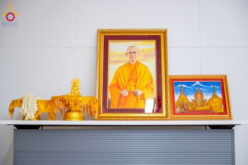 ภาพ No.222662:วันที่ 23 เมษายน พ.ศ. 2568 หลวงพ่อทัตตชีโวต้อนรับคณะสงฆ์เมียนมาร์ ณ อาคาร 100 ปี คุณยายมหารัตนอุบาสิกาจันทร์ ขนนกยูง วัดพระธรรมกาย