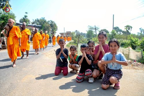 ภาพ No.212903:วันที่ 14 - 15 มีนาคม พ.ศ. 2568 คณะสงฆ์และสามเณรเดินธรรมยาตรา ในโครงการบวชสามเณรเนปาล 500 รูป ไปยังสถานที่รอบมายาเทวีและลุมพินีเกรด ณ ลุมพินี ประเทศเนปาล