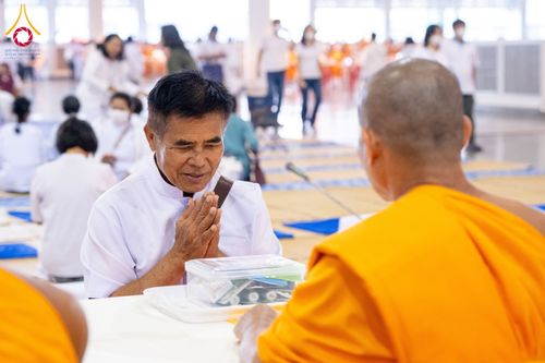 ภาพ No.204292:พิธีถวายภัตตาหารเป็นสังฆทาน แด่พระธรรมยาตรา ณ วัดพระธรรมกาย ตำบลคลองสาม อำเภอคลองหลวง จังหวัดปทุมธานี ในโครงการธรรมยาตรา กตัญญูบูชา มหาปูชนียาจารย์ พระมงคลเทพมุนี(สด จนฺทสโร) พระผู้ปราบมาร อนุสรณ์สถาน 7 แห่ง ปีที่ 13 วันที่ 31 มกราคม พ.ศ. 2568