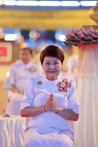 ภาพ No.223965:วันวิสาขบูชา วันอาทิตย์ที่ 11 พฤษภาคม พ.ศ. 2568 พิธีจุดวิสาขประทีป ,  พิธีเวียนประทักษิณรอบพระมหาธรรมกายเจดีย์ , พิธีฉลองชัยสวดมนต์บทธัมมจักกัปปวัตตนสูตร ครบ 7,357,000,000 จบ ณ มหารัตนวิหารคด วัดพระธรรมกาย