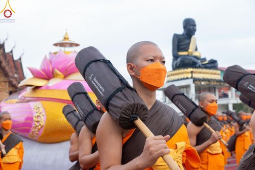 ภาพ No.127955:คณะพระธรรมยาตราฯ ปฎิบัติธรรมและถ่ายภาพหมู่ประวัติศาสตร์ ณ ลานหน้าพระปรางค์สามยอด วัดโคกสมานคุณ อ.หาดใหญ่ จ.สงขลา วันเสาร์ที่ 9 มีนาคม พ.ศ. 2567