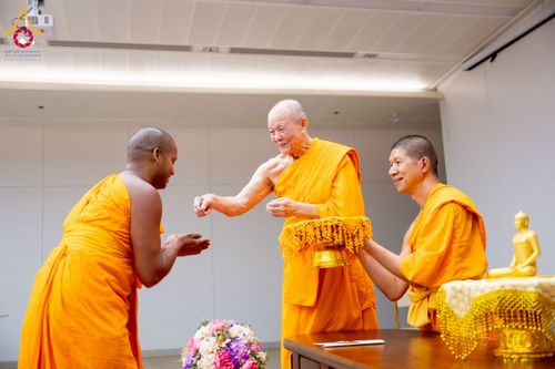 ภาพ No.222379:วันที่ 21 เมษายน พ.ศ. 2568 หลวงพ่อทัตตชีโวต้อนรับคณะสงฆ์ WAB ณ อาคาร 100 ปี คุณยายมหารัตนอุบาสิกาจันทร์ ขนนกยูง วัดพระธรรมกาย