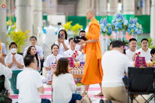 ภาพ No.235322:วันที่ 27 กรกฎาคม พ.ศ. 2568 พิธีตักบาตรฉลองพระใหม่ โครงการบรรพชาและอุปสมบทมู่รุ่นเข้าพรรษา ณ วัดพระธรรมกาย