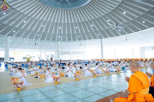 ภาพ No.182343:พิธีถวายภัตตาหารเมนูสวรรค์ "เพื่อการบรรลุธรรม" วันเสาร์ที่ 14 ธันวาคม พ.ศ. 2567 ณ หอฉันคุณยายอาจารย์ฯ วัดพระธรรมกาย