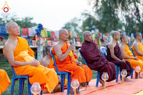 ภาพ No.132347:พิธีจุดโคมประทีปถวายเป็นพุทธบูชา ในโครงการบรรพชา 1,250 รูป ณ แดนประสูติ สวนลุมพินี ประเทศเนปาล วันที่ 17 มีนาคม พ.ศ. 2567