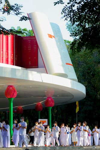 ภาพ No.80713:พิธีอุปสมบทสามเณรเตรียม DCI รุ่นที่20 จำนวน 15 รูป ณ อุโบสถพระไตรปิฎก วัดพระธรรมกาย วันเสาร์ที่ 6 พฤษภาคม พ.ศ. 2566