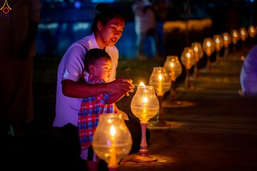 ภาพ No.302341:วันที่ 23 มกราคม พ.ศ. 2569 พิธีจุดประทีปธรรมถวายเป็นพุทธบูชา (ภาพชุดที่ 2) และบูชาธรรมมหาปูชนียาจารย์  ณ อนุสรณ์สถานลำดับที่ 5 สถานที่เผยแผ่วิชชาธรรมกายครั้งแรก อนุสรณ์สถานบางปลา วัดบางปลา อำเภอบางเลน จังหวัดนครปฐม ในโครงการธรรมยาตรา กตัญญูบูชา มหาปูชนีย