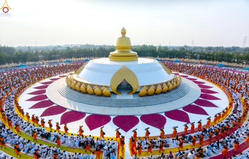 ภาพ No.299675:วันที่ 18 มกราคม พ.ศ. 2569 พิธีต้อนรับพระธรรมยาตรา (ภาพชุดที่ 2) ณ อนุสรณ์สถานลำดับที่ 5  สถานที่เผยแผ่วิชชาธรรมกายครั้งแรก อนุสรณ์สถานบางปลา วัดบางปลา อำเภอบางเลน จังหวัดนครปฐม ในโครงการธรรมยาตรา กตัญญูบูชา มหาปูชนียาจารย์ พระมงคลเทพมุนี(สด จนฺทสโร) พระ