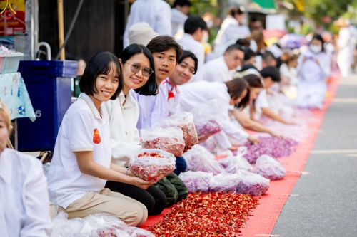 ภาพ No.295012:วันที่ 14 มกราคม พ.ศ. 2569 พิธีต้อนรับพระธรรมยาตรา อนุสรณ์สถานลำดับที่ 4  สถานที่เกิดด้วยกายธรรม ณ วัดโบสถ์บน ต.บางคูเวียง จ.นนทบุรี ในโครงการธรรมยาตรา กตัญญูบูชา มหาปูชนียาจารย์ พระมงคลเทพมุนี(สด จนฺทสโร) พระผู้ปราบมาร อนุสรณ์สถาน 7 แห่ง ปีที่ 14