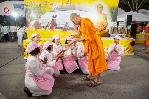 ภาพ No.292535:วันที่ 12 มกราคม พ.ศ. 2569 พิธีถวายภัตตาหารเป็นสังฆทาน แด่พระธรรมยาตรา ณ อนุสรณ์สถานมหาวิหารพระมงคลเทพมุนี (โลตัสแลนด์) อ.สองพี่น้อง จ.สุพรรณบุรี ในโครงการธรรมยาตรา กตัญญูบูชา มหาปูชนียาจารย์ พระมงคลเทพมุนี(สด จนฺทสโร) พระผู้ปราบมาร อนุสรณ์สถาน 7 แห่ง ปี