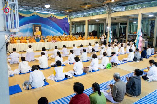 ภาพ No.293495:วันที่ 13 มกราคม พ.ศ. 2569 พิธีถวายภัตตาหารเป็นสังฆทาน แด่พระธรรมยาตรา ณ อนุสรณ์สถานมหาวิหารพระมงคลเทพมุนี (โลตัสแลนด์) อ.สองพี่น้อง จ.สุพรรณบุรี ในโครงการธรรมยาตรา กตัญญูบูชา มหาปูชนียาจารย์ พระมงคลเทพมุนี(สด จนฺทสโร) พระผู้ปราบมาร อนุสรณ์สถาน 7 แห่ง ปี