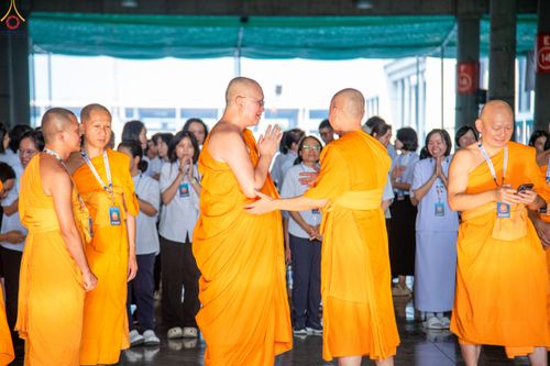 ภาพ No.320025:วันที่ 6 เมษายน พ.ศ.2569 ทีมจัดภัตตาหารประชุมเตรียมงานถวายมหาสังฆทาน 40,000 กว่าวัดทั่วประเทศ บูชาธรรม 82 ปี หลวงพ่อธัมมชโย