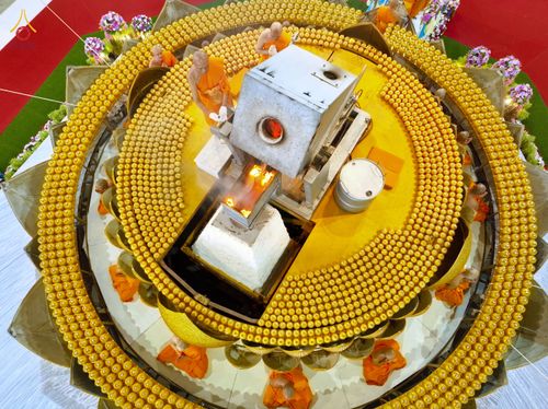 ภาพ No.81637:พิธีหล่อพระประธานเพื่อประดิษฐาน ณ ห้องแก้วสารพัดนึก 2 เนื่องในวันวิสาขบูชา วันเสาร์ที่ 3 มิถุนายน 2566 ณ วัดพระธรรมกาย จ.ปทุมธานี