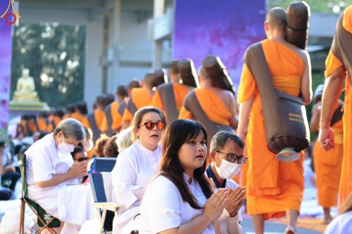 ภาพ No.105779:พิธีต้อนรับพระธรรมยาตรา ในโครงการธรรมยาตรากตัญญูบูชา มหาปูชนียาจารย์ พระมงคลเทพมุนี(สด จนฺทสโร) พระผู้ปราบมาร อนุสรณ์สถาน 7 แห่ง ปีที่ 12 วันที่ 3 มกราคม พ.ศ. 2567 ณ อนุสรณ์สถานโลตัสแลนด์ จ.สุพรรณบุรี