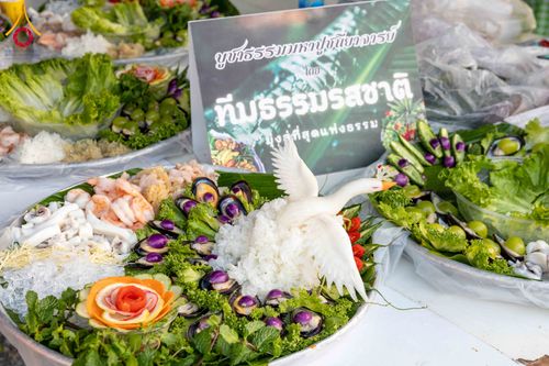 ภาพ No.297933:วันที่ 19 มกราคม พ.ศ. 2569 พิธีถวายภัตตาหารเป็นสังฆทาน แด่พระธรรมยาตรา ณ อนุสรณ์สถานบางปลา วัดบางปลา อำเภอบางเลน จังหวัดนครปฐม ในโครงการธรรมยาตรา กตัญญูบูชา มหาปูชนียาจารย์ พระมงคลเทพมุนี(สด จนฺทสโร) พระผู้ปราบมาร อนุสรณ์สถาน 7 แห่ง ปีที่ 14