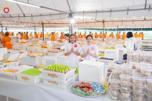 ภาพ No.301793:วันที่ 24 มกราคม พ.ศ. 2569 พิธีถวายภัตตาหารเป็นสังฆทาน แด่พระธรรมยาตรา ณ อนุสรณ์สถานบางปลา วัดบางปลา อำเภอบางเลน จังหวัดนครปฐม ในโครงการธรรมยาตรา กตัญญูบูชา มหาปูชนียาจารย์ พระมงคลเทพมุนี(สด จนฺทสโร) พระผู้ปราบมาร อนุสรณ์สถาน 7 แห่ง ปีที่ 14