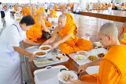 ภาพ No.90599:พิธีบุพเปตพลี  ครั้งที่ 141 ร่วมอุทิศบุญแด่หมู่ญาติที่ล่วงลับไปแล้ว และสืบทอดอายุพระพุทธศาสนา วันพฤหัสบดีที่ 14 ตุลาคม พ.ศ.2566 วันพระแรม 15 ค่ำ เดือน 10 ณ หอฉันคุณยายอาจารย์ฯ วัดพระธรรมกาย