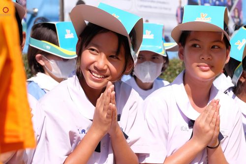 ภาพ No.304170:วันที่ 25 มกราคม พ.ศ. 2569 พิธีต้อนรับพระธรรมยาตรา  รร.สามัคคีราษฏร์บำรุง-วัดพระธรรมกาย ในโครงการธรรมยาตรา กตัญญูบูชา มหาปูชนียาจารย์ พระมงคลเทพมุนี(สด จนฺทสโร) พระผู้ปราบมาร อนุสรณ์สถาน 7 แห่ง ปีที่ 14