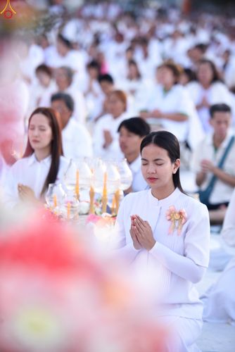 ภาพ No.293976:วันที่ 14 มกราคม พ.ศ. 2569 พิธีจุดประทีปถวายเป็นพุทธบูชา และบูชาธรรมมหาปูชนียาจารย์  ณ วัดสองพี่น้อง ต.ต้นตาล อ.สองพี่น้อง จ.สุพรรณบุรี ในโครงการธรรมยาตรา กตัญญูบูชา มหาปูชนียาจารย์ พระมงคลเทพมุนี(สด จนฺทสโร) พระผู้ปราบมาร อนุสรณ์สถาน 7 แห่ง ปีที่ 14