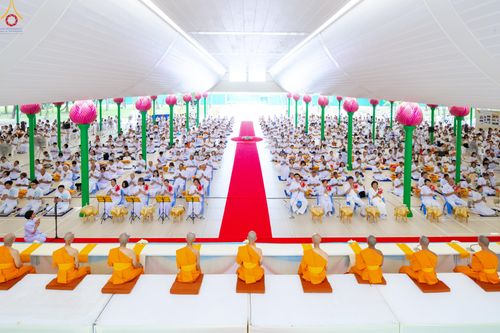 ภาพ No.330822:วันวิสาขบูชา อาทิตย์ที่ 31 พฤษภาคม พ.ศ.2569 พิธีบรรพชาสามเณรอุบาสก 11 ท่าน , พิธีถวายบาตรผ้าไตร และจตุปัจจัยไทยธรรม แด่สามเณร , พิธีอุปสมบทอุทิศชีวิต , พิธีกล่าวคำกัปปิยภัณฑ์  ณ อุโบสถพระไตรปิฎก วัดพระธรรมกาย จังหวัดปทุมธานี
