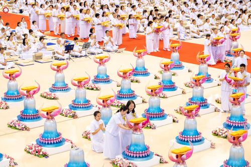 ภาพ No.318517:วันอาทิตย์ต้นเดือนที่ 5 เมษายน พ.ศ.2569 พิธีทอดผ้าป่าสมทบมหาสังฆทาน 40,000 กว่าวัดทั่วประเทศ ณ สภาธรรมกายสากล วัดพระธรรมกาย