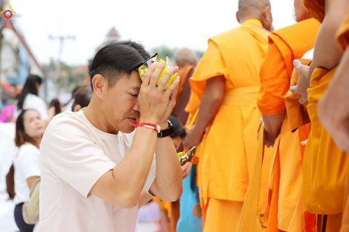 ภาพ No.245460:วันอาทิตย์ที่ 14 กันยายน พ.ศ. 2568 ตักบาตรพระ 555 รูป มหากุศล  น้อมถวายเป็นพุทธบูชา ณ หอนาฬิกาเบตง อ.เบตง จ.ยะลา