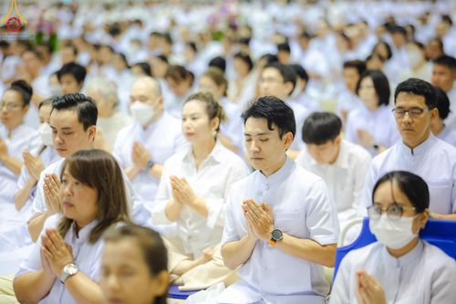 ภาพ No.139276:พิธีตักบาตร , พิธีบูชาข้าวพระ ณ ห้องแก้วสารพัด 1 สภาธรรมกายสากล วัดพระธรรมกาย วันอาทิตย์ต้นเดือนที่ 2 มิถุนายน พ.ศ. 2567