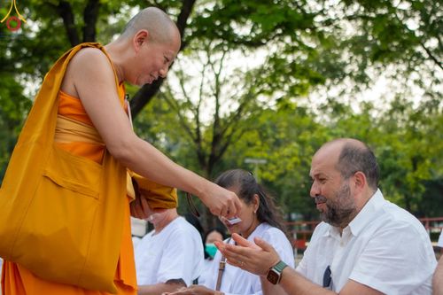 ภาพ No.120226:พิธีต้อนรับพระธรรมยาตรา ในโครงการธรรมยาตรา กตัญญูบูชา มหาปูชนียาจารย์ พระมงคลเทพมุนี(สด จนฺทสโร) พระผู้ปราบมาร อนุสรณ์สถาน 7 แห่ง ปีที่ 12 วันที่ 28 มกราคม พ.ศ. 2567 ณ วัดพระธรรมกาย จ.ปทุมธานี