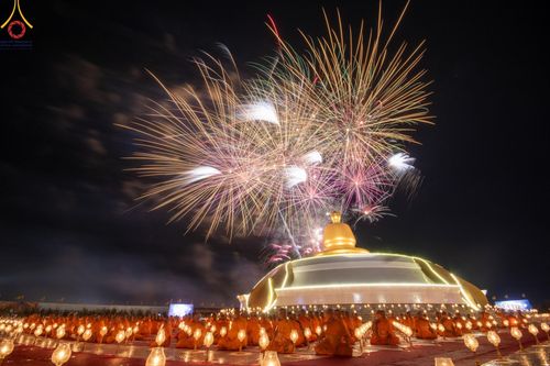 ภาพ No.118395:พิธีจุดประทีปถวายเป็นพุทธบูชา และบูชาธรรมมหาปูชนียาจารย์ พระมงคลเทพมุนี(สด จนฺทสโร) วันที่ 24 มกราคม พ.ศ. 2567 ณ อนุสรณ์สถานบางปลา อ.บางเลน จ.นครปฐม