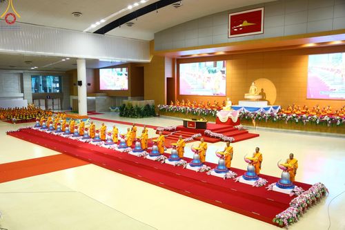 ภาพ No.160334:พิธีทอดผ้าป่าสมทบกฐินวัดพระธรรมกาย และสมทบกฐิน 30,000 วัดทั่วไทย ครั้งที่ 3 ณ สภาธรรมกายสากล วัดพระธรรมกาย วันพฤหัสบดีที่ 10 ตุลาคม พ.ศ. 2567