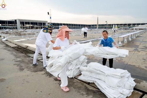 ภาพ No.225267:วันที่ 20 - 27 เมษายน พ.ศ. 2568 "ภาพแห่งความปลื้มที่ไม่มีวันจบ" คณะสงฆ์สามเณร เจ้าหน้าที่ และสาธุชน ร่วมแรงร่วมใจกันเตรียมงานและเก็บงาน เพื่อวันคุ้มครองโลก พิธีถวายมหาสังฆทานคณะสงฆ์ 40,000 กว่าวัดทั่วประเทศ