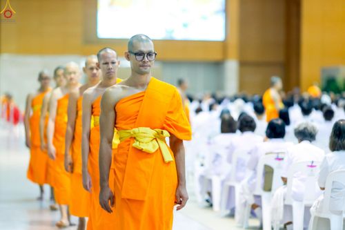 ภาพ No.240903:วันพุธที่ 27 สิงหาคม พ.ศ. 2568 พิธีทอดผ้าป่าเพื่อสร้างอาคาร  82 ปี หลวงพ่อธัมมชโย สมทบกฐินวัดพระธรรมกาย และกฐิน 30,000 วัดทั่วประเทศ ครั้งที่ 1