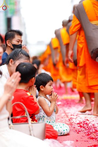 ภาพ No.128408:พิธีอัญเชิญพระบรมสารีริกธาตุ " ใจกลางเมืองนครหาดใหญ่ " เพื่อประดิษฐาน ณ มหารัตนเจดีย์สิริปทุมสวรรค์ (เจดีย์อริยพุทธะ 5 พระองค์) ศูนย์ปฏิบัติธรรมภาคใต้ อ.บางกล่ำ จ.สงขลา  วันที่ 9 มีนาคม พ.ศ.2567 (ชุดที่ 1)