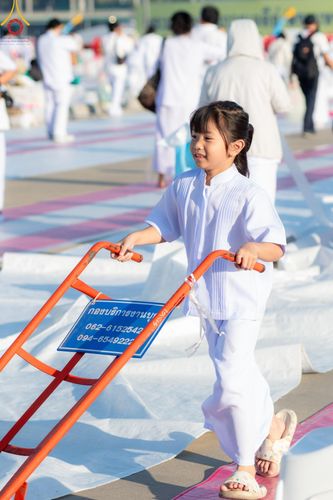 ภาพ No.187946:พิธีตักบาตรฉลองพระใหม่ ต้อนรับพุทธศักราช 2568 ณ ลานธรรมพระมหาธรรมกายเจดีย์ วัดพระธรรมกาย จ.ปทุมธานี วันที่ 1 มกราคม พ.ศ. 2568