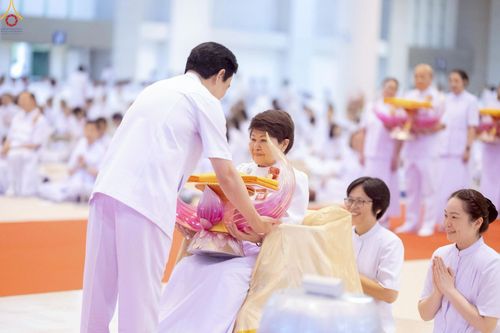 ภาพ No.244138:วันอาทิตย์ที่ 7 กันยายน พ.ศ. 2568 พิธีทอดผ้าป่าสมทบกฐินวัดพระธรรมกาย และสมทบกฐิน 30,000 วัดทั่วไทย ครั้งที่ 2 ณ ห้องแก้วสารพัดนึก 1 วัดพระธรรมกาย