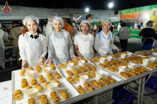 ภาพ No.290730:วันที่ 9 มกราคม พ.ศ. 2569 พิธีถวายภัตตาหารเป็นสังฆทาน แด่พระธรรมยาตรา ณ อนุสรณ์สถานคลองบางนางแท่น อ.สามพราน จ.นครปฐม ในโครงการธรรมยาตรา กตัญญูบูชา มหาปูชนียาจารย์ พระมงคลเทพมุนี(สด จนฺทสโร) พระผู้ปราบมาร อนุสรณ์สถาน 7 แห่ง ปีที่ 14