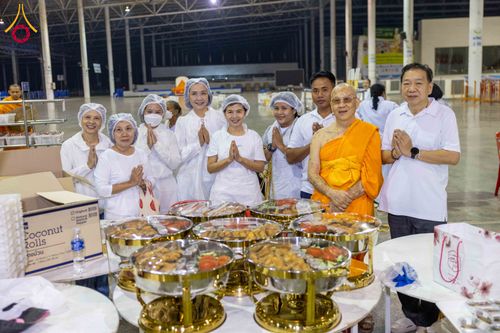 ภาพ No.302973:วันที่ 26 มกราคม พ.ศ. 2569 พิธีถวายภัตตาหารเป็นสังฆทาน แด่พระธรรมยาตรา ณ วัดพระธรรมกาย  จังหวัดปทุมธานี ในโครงการธรรมยาตรา กตัญญูบูชา มหาปูชนียาจารย์ พระมงคลเทพมุนี(สด จนฺทสโร) พระผู้ปราบมาร อนุสรณ์สถาน 7 แห่ง ปีที่ 14