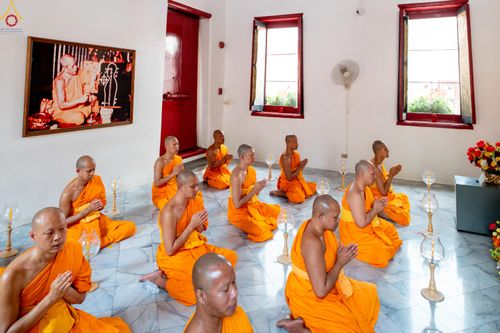 ภาพ No.296819:วันที่ 17 มกราคม พ.ศ. 2569 พิธีจุดประทีปถวายเป็นพุทธบูชา และบูชาธรรมมหาปูชนียาจารย์  ณ วัดโบสถ์บน ต.บางคูเวียง จ.นนทบุรี อนุสรณ์สถานลำดับที่ 4 สถานที่เกิดด้วยกายธรรม ในโครงการธรรมยาตรา กตัญญูบูชา มหาปูชนียาจารย์ พระมงคลเทพมุนี(สด จนฺทสโร) พระผู้ปราบมาร อ