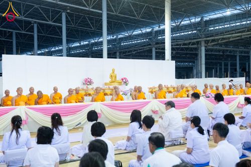 ภาพ No.279045:วันที่ 2 มกราคม พ.ศ.2569 พิธีถวายภัตตาหารเป็นสังฆทาน แด่พระธรรมยาตรา ณ วัดพระธรรมกาย ปทุมธานี ในโครงการธรรมยาตรา กตัญญูบูชา มหาปูชนียาจารย์ พระมงคลเทพมุนี(สด จนฺทสโร) พระผู้ปราบมาร อนุสรณ์สถาน 7 แห่ง ปีที่ 14