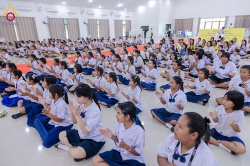 ภาพ No.282068:วันศุกร์ที่ 19 ธันวาคม พ.ศ. 2568 พิธีมอบโล่และใบประกาศเกียรติคุณ โครงการเจริญพระพุทธมนต์ธัมมจักกัปปวัตตนสูตร และวันรวมพลังเด็กดีV-Star ดาวแห่งความดี ผู้นำฟื้นฟูศีลธรรมโลกจังหวัดสระบุรี ณ ศูนย์ปฏิบัติธรรมสระบุรี