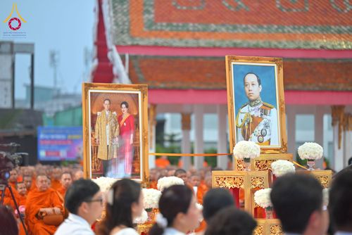 ภาพ No.284616:วันอาทิตย์ที่ 14 ธันวาคม พ.ศ.2568  พิธีทำบุญเมืองสุราษฎร์ธานี 110ปี และพิธีตักบาตรพระสงฆ์ 1,110 รูป  ณ บริเวณริมน้ำวัดกลาง (เก่า) ถนนบ้านดอน ตำบลตลาดใหม่ อำเภอเมือง จังหวัดสุราษฎร์ธานี