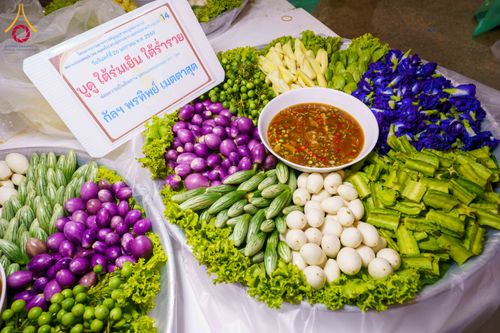 ภาพ No.303138:วันที่ 26 มกราคม พ.ศ. 2569 พิธีถวายภัตตาหารเป็นสังฆทาน แด่พระธรรมยาตรา ณ วัดพระธรรมกาย  จังหวัดปทุมธานี ในโครงการธรรมยาตรา กตัญญูบูชา มหาปูชนียาจารย์ พระมงคลเทพมุนี(สด จนฺทสโร) พระผู้ปราบมาร อนุสรณ์สถาน 7 แห่ง ปีที่ 14