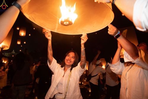 ภาพ No.82087:พิธีจุดวิสาขประทีป 22,000 ดวงและโคมลอย 3,000 ดวง ( Festival  lampion Vesak Indonesia) ณ มหาเจดียบรมพุทโธ อินโดนีเซีย  วันอาทิตย์ที่ 4 มิ.ย. พ.ศ.2566