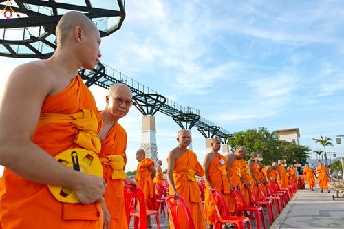 ภาพ No.282411:วันที่ 19 -20 ธันวาคม พ.ศ.2568 เบื้องหลังความสำเร็จ ของการจัดงานตักบาตร พระ 10,000 รูป Skywalk กาญจนบุรี