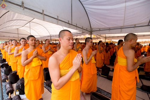 ภาพ No.294930:วันที่ 14 มกราคม พ.ศ. 2569 พิธีต้อนรับพระธรรมยาตรา อนุสรณ์สถานลำดับที่ 4  สถานที่เกิดด้วยกายธรรม ณ วัดโบสถ์บน ต.บางคูเวียง จ.นนทบุรี ในโครงการธรรมยาตรา กตัญญูบูชา มหาปูชนียาจารย์ พระมงคลเทพมุนี(สด จนฺทสโร) พระผู้ปราบมาร อนุสรณ์สถาน 7 แห่ง ปีที่ 14