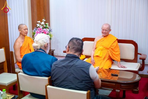 ภาพ No.313144:วันที่ 4 มีนาคม พ.ศ. 2559 หลวงพ่อทัตตชีโว รองเจ้าอาวาสวัดพระธรรมกาย ได้เมตตาถวายการต้อนรับปฏิสันถารพระอาคันตุกะจาก 19 ประเทศ ที่เดินทางมาร่วมงานวันมาฆบูชา ณ วัดพระธรรมกาย