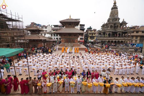 ภาพ No.77637:พิธีตัดปอยผมและปลงผมนาคธรรมทายาท ในโครงการบรรพชาสามเณรหมู่ ประเทศเนปาล วันที่ 11 มีนาคม พ.ศ.2566