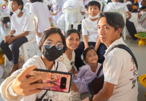 ภาพ No.78441:พิธีตัดปอยผม โครงการหน่อแก้วเปรียญธรรมรุ่นที่ 11  วันที่ 26 มีนาคม พ.ศ.2566  ณ หมู่กุฏิสามเณร อาคารค่ายจองแชมป์ วัดพระธรรมกาย