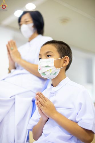 ภาพ No.84489:พิธีถวายผ้าอาบน้ำฝนและประทีปโคมไฟ ในวันอาสาฬหบูชา ณ ห้องแก้วสารพัดนึก 1 วัดพระธรรมกาย วันอังคารที่ 1 สิงหาคม พ.ศ. 2566